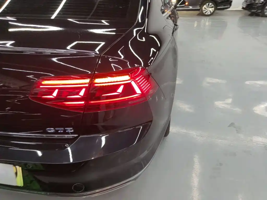 Volkswagen Magotan PHEV — миниатюра 8