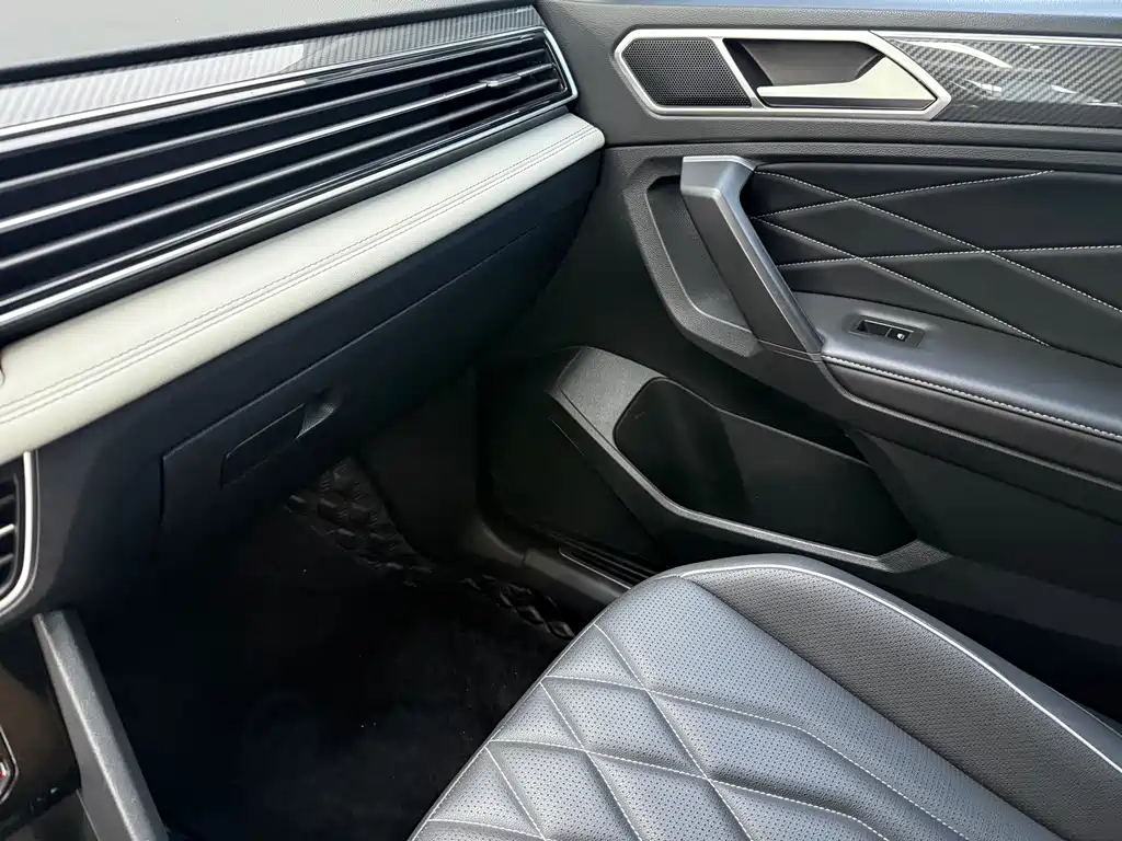 Volkswagen Tiguan L — миниатюра 10
