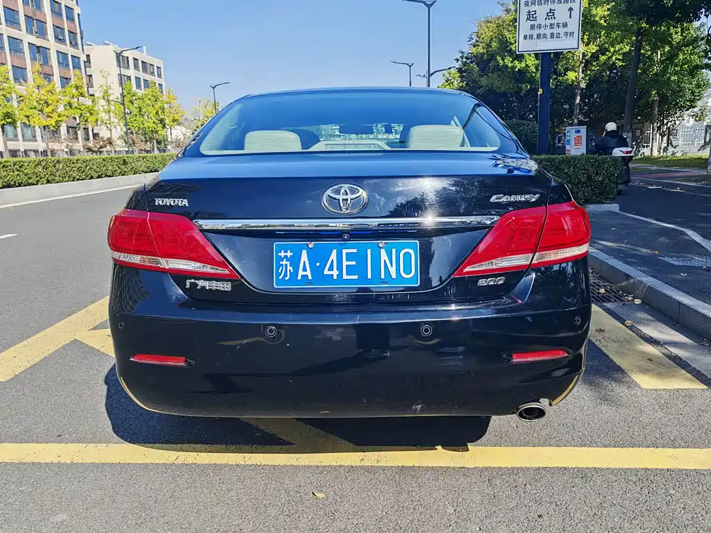 Toyota Camry — миниатюра 5