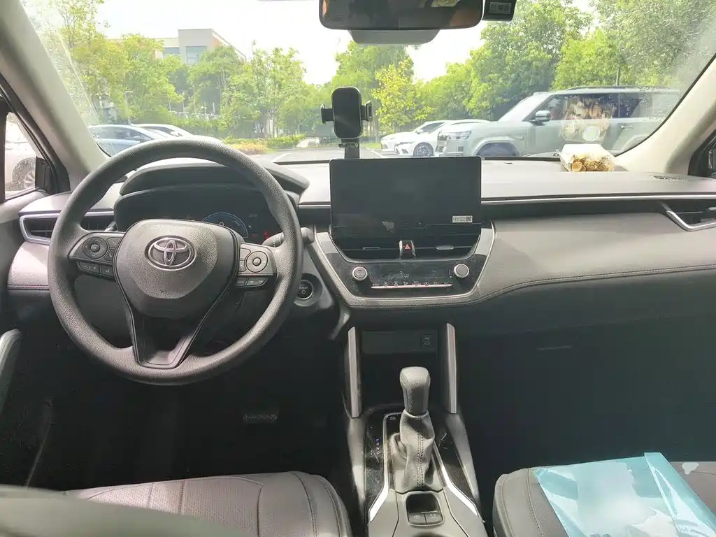 Toyota Corolla Cross — миниатюра 5