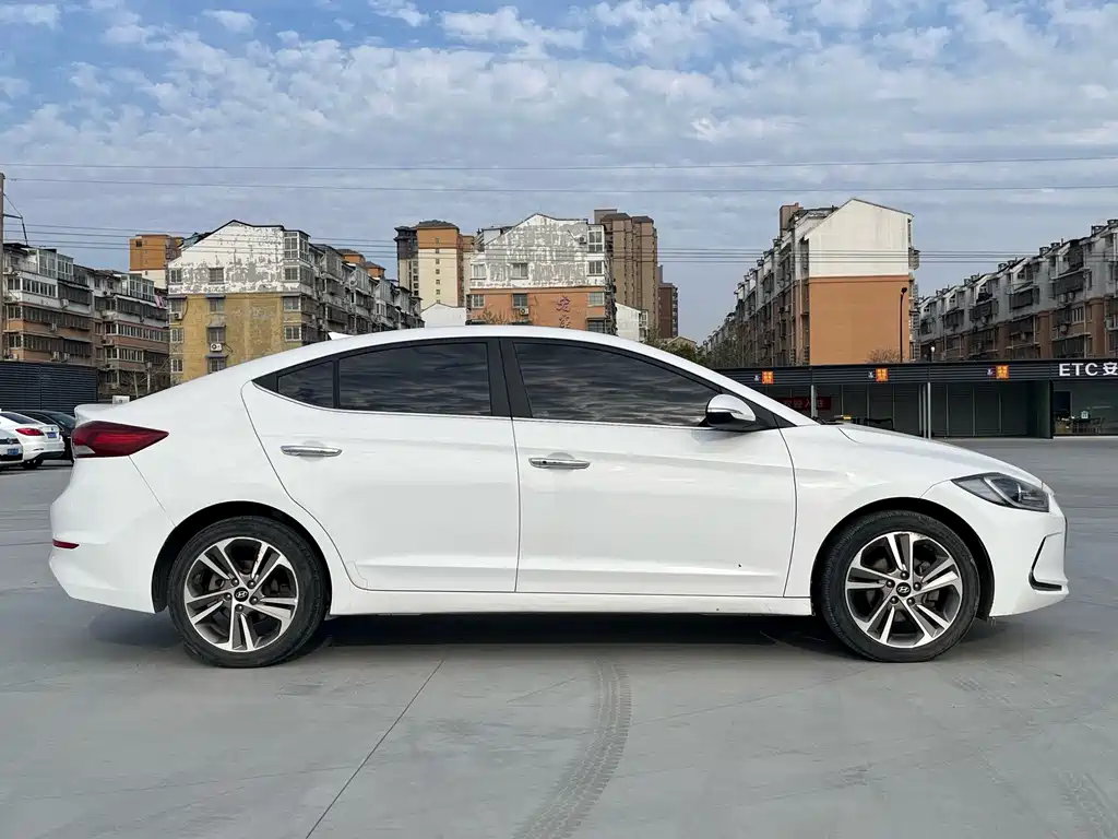 Hyundai Elantra — миниатюра 20