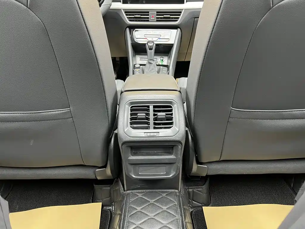 Volkswagen Tiguan L — миниатюра 24