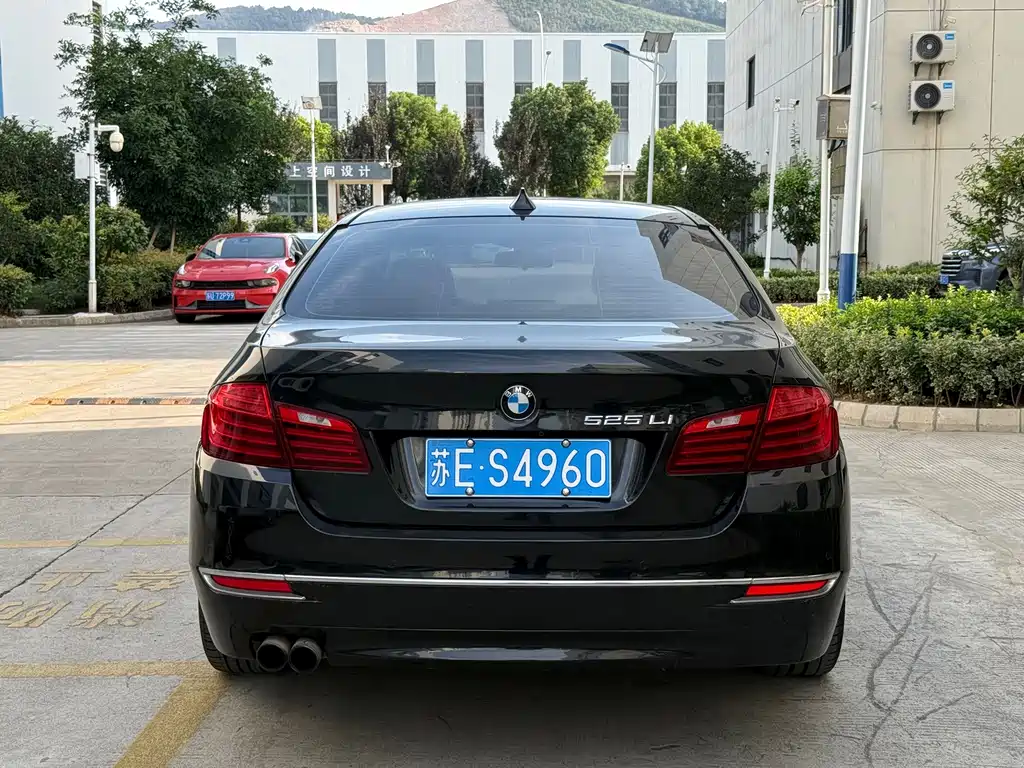 BMW 5 Series — миниатюра 6