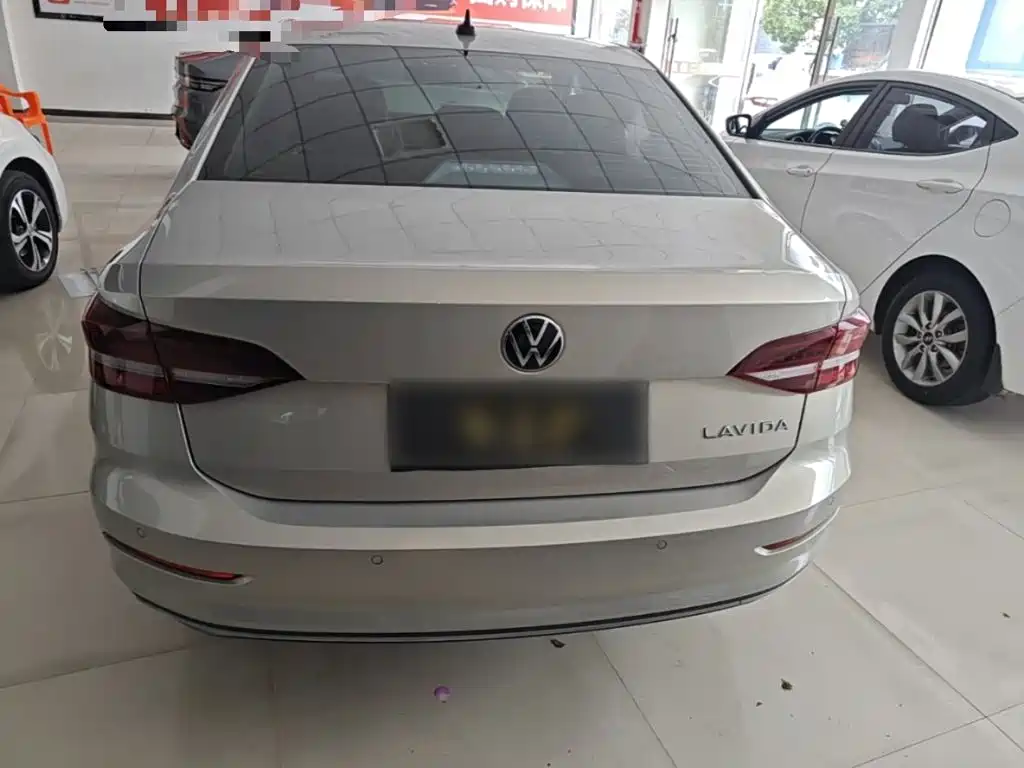 Volkswagen Lavida — миниатюра 6