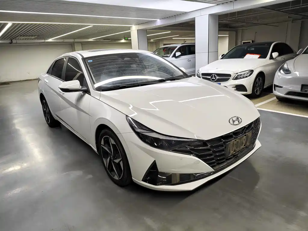 Hyundai Elantra — миниатюра 3