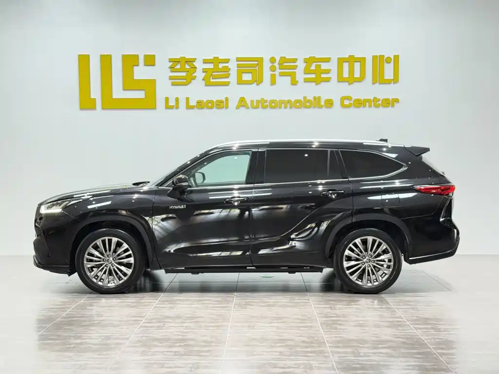 Toyota Highlander 2022 2.5L 7 мест