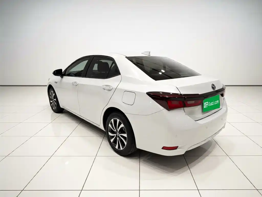 Toyota Corolla Hybrid — миниатюра 4