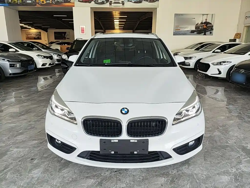 BMW 2 Series Active Tourer — миниатюра 3
