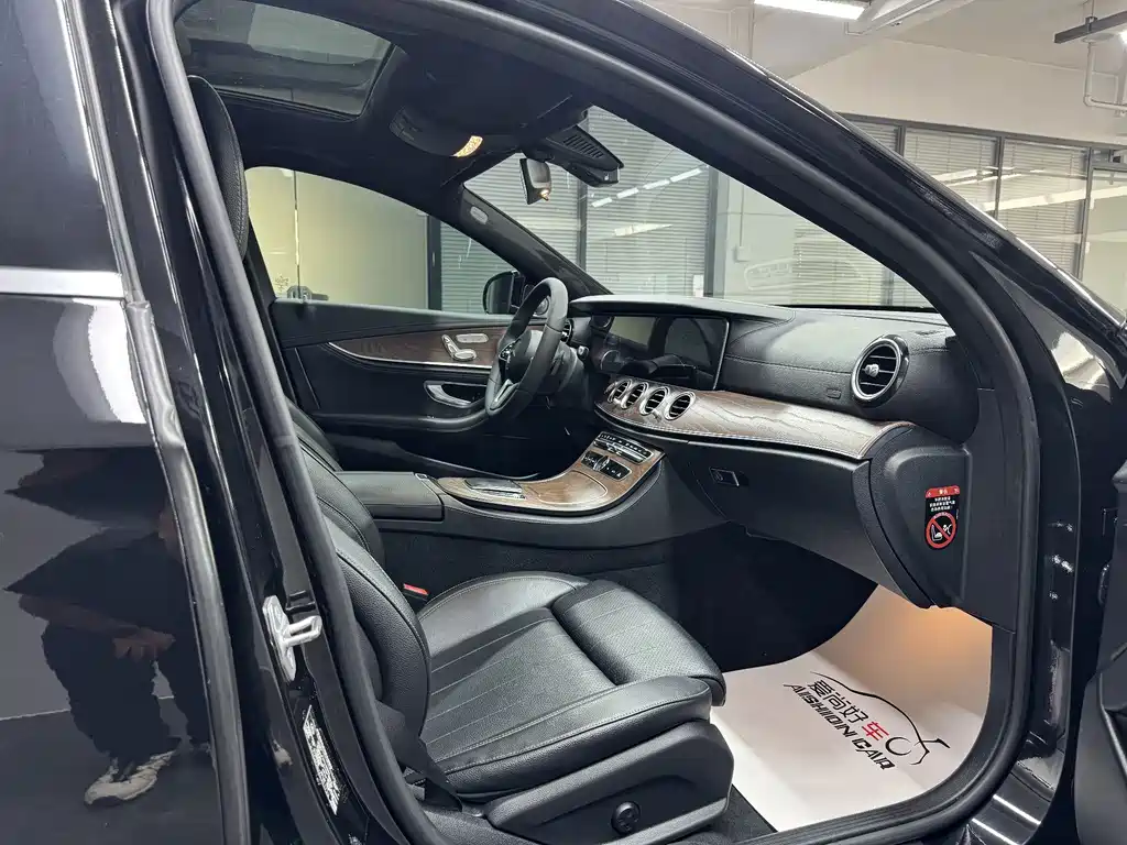 Mercedes-Benz E-Class — миниатюра 11