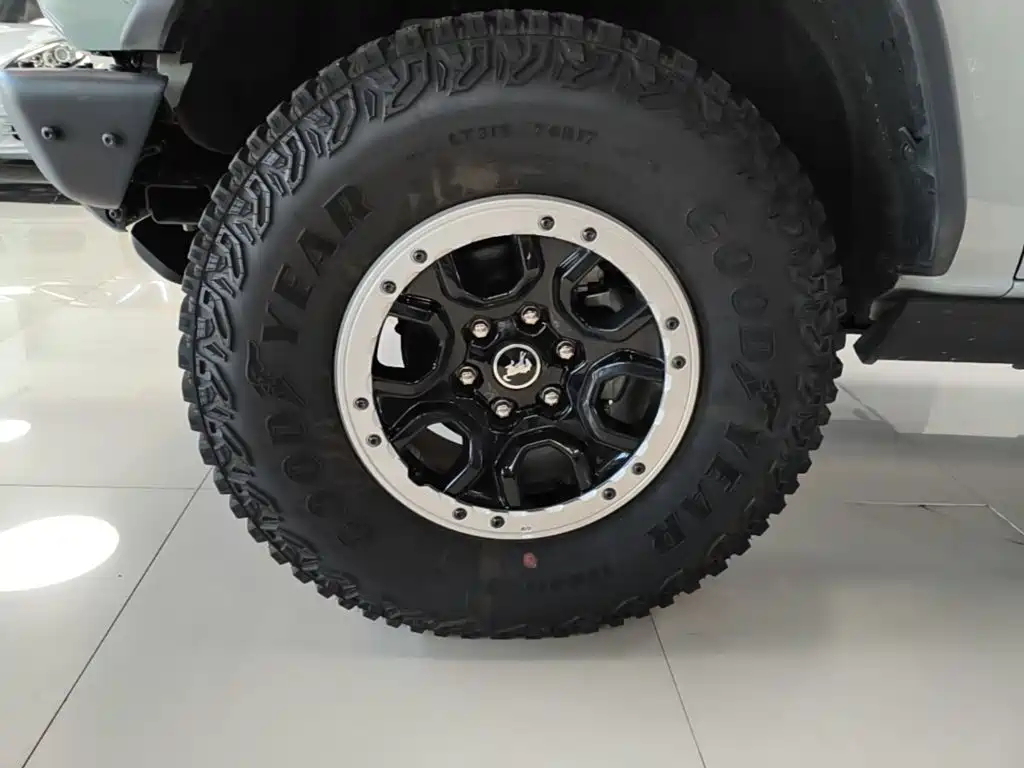 Ford Bronco — миниатюра 23
