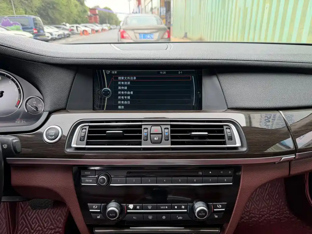 BMW 7 Series — миниатюра 6