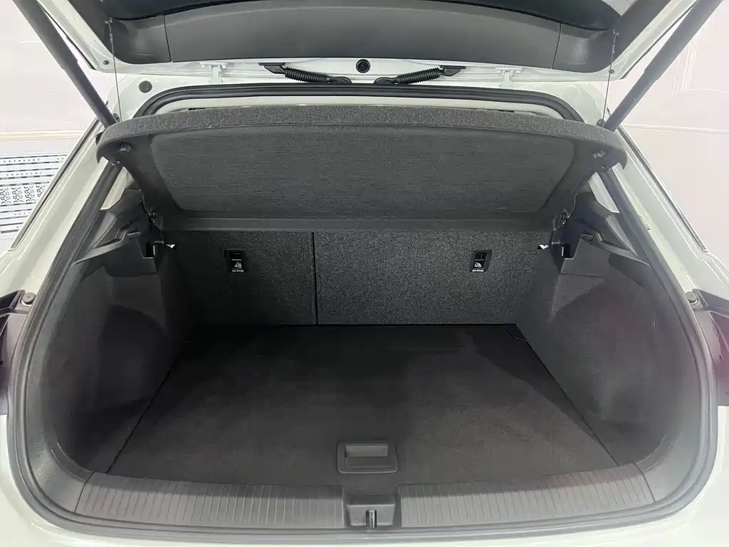 Volkswagen T-Roc — миниатюра 15