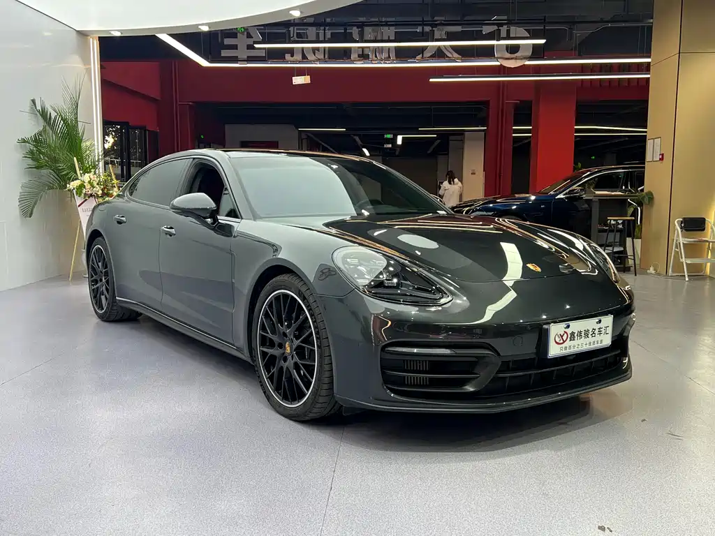 PORSCHE PANAMERA