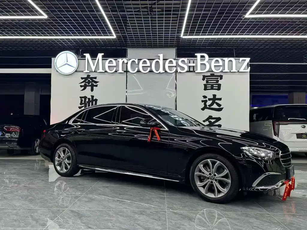 Mercedes-Benz E-Class — миниатюра 3