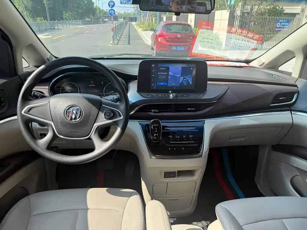 Buick GL8 — миниатюра 10