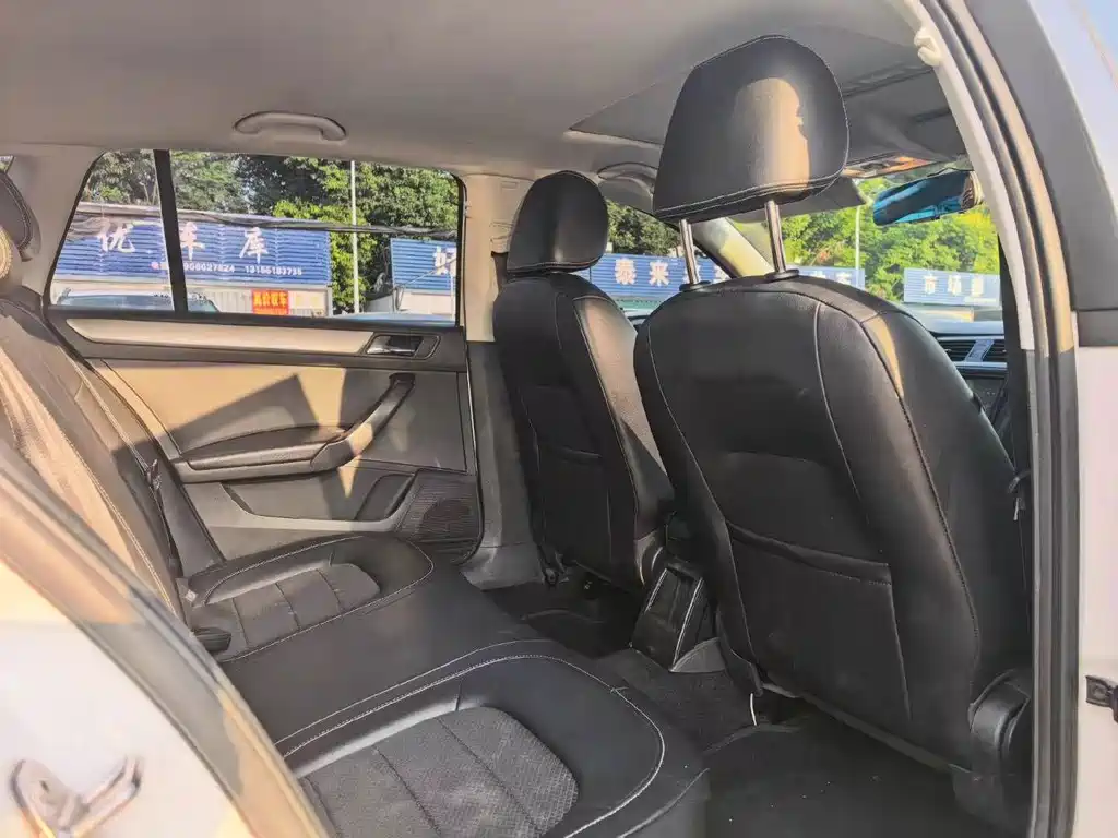 Skoda Rapid Spaceback — миниатюра 8