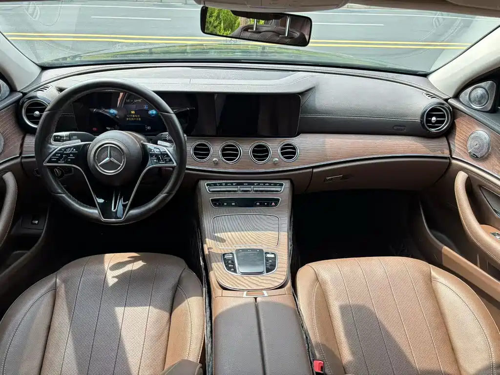 Mercedes-Benz E-Class — миниатюра 6