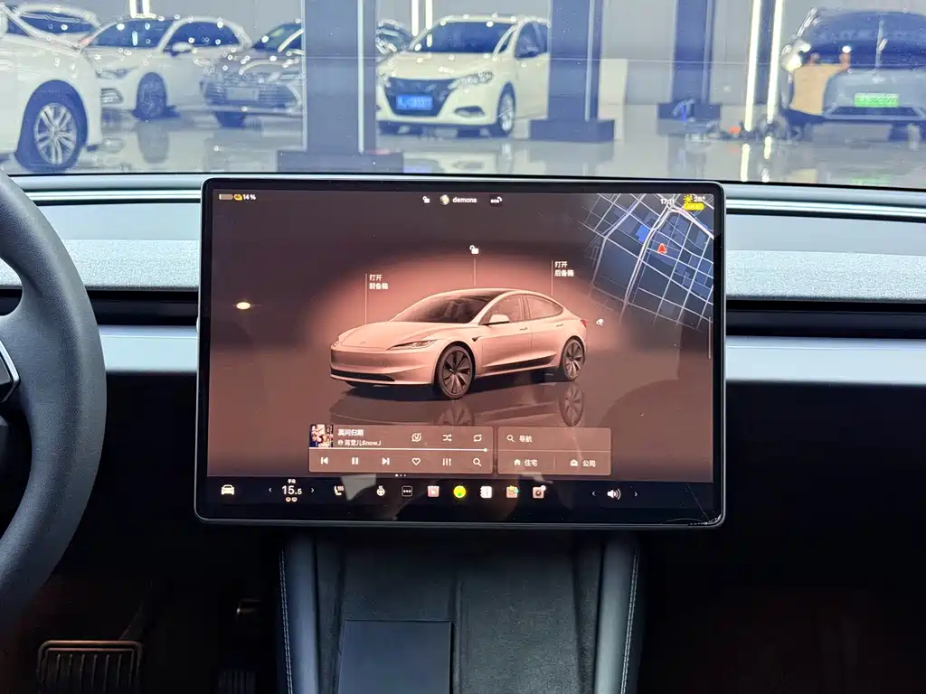 Tesla Model 3 — миниатюра 10