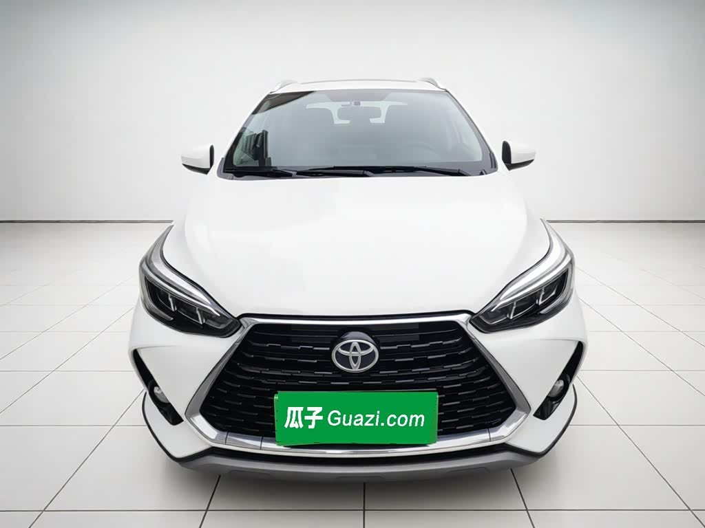 Toyota YARiS L Zhi Xuan 1.5 л 2022 г. Белый, пробег 21600 км