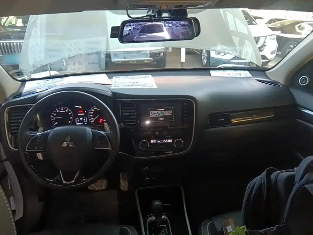 Mitsubishi Outlander — миниатюра 10