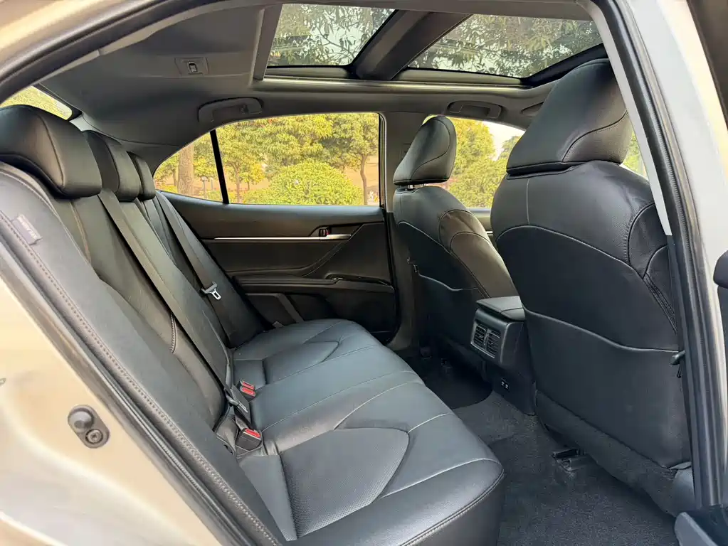 Toyota Camry — миниатюра 11