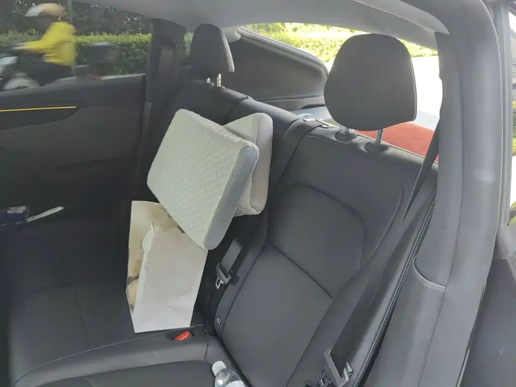 Tesla Model Y — миниатюра 18
