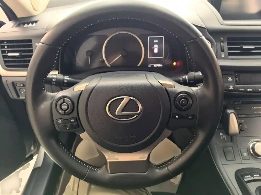 Lexus CT — миниатюра 11