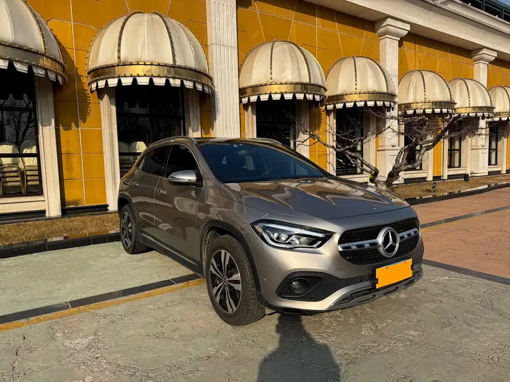 MERCEDES-BENZ GLA