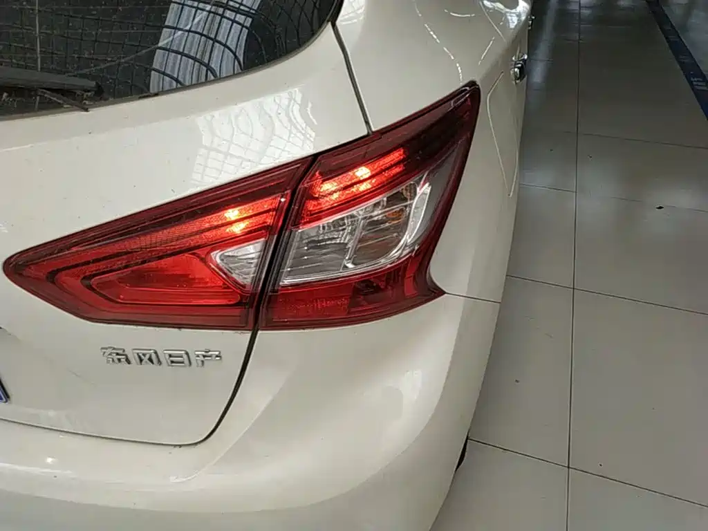 Nissan Tiida — миниатюра 8