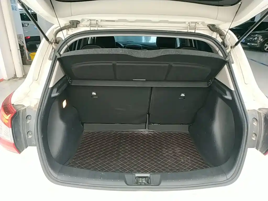 Nissan Tiida — миниатюра 19