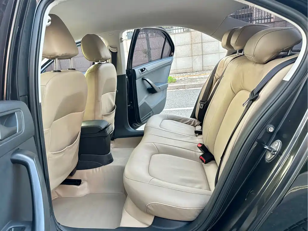 Volkswagen Santana — миниатюра 8