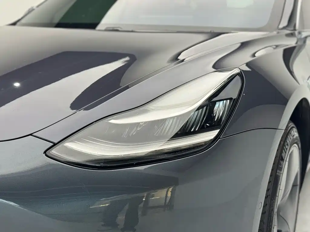 Tesla Model 3 — миниатюра 4