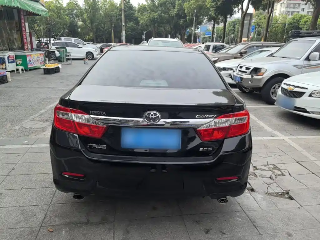 Toyota Camry — миниатюра 6