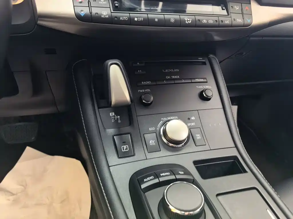 Lexus CT — миниатюра 14
