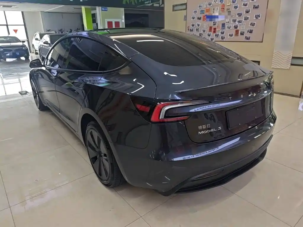 Tesla Model 3 — миниатюра 5