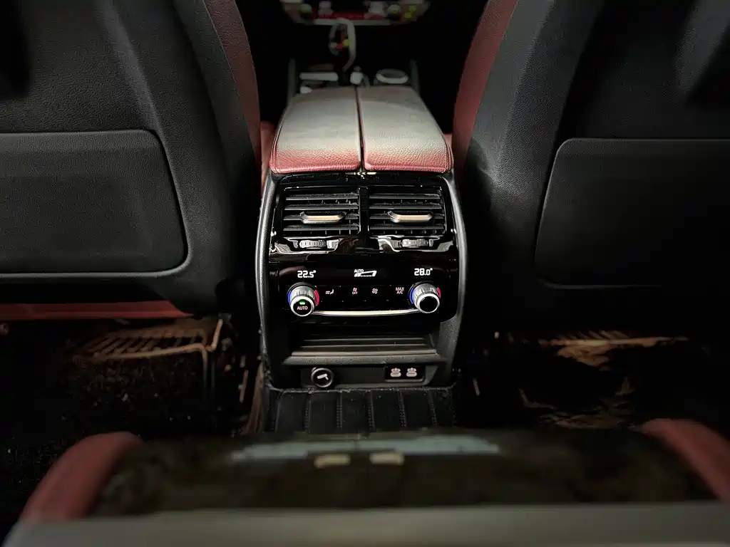 BMW 5 Series — миниатюра 11