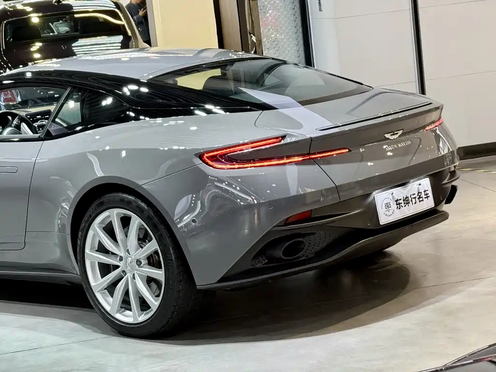 ASTON MARTIN DB11