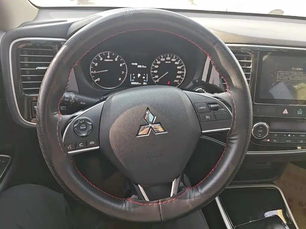Mitsubishi Outlander — миниатюра 11