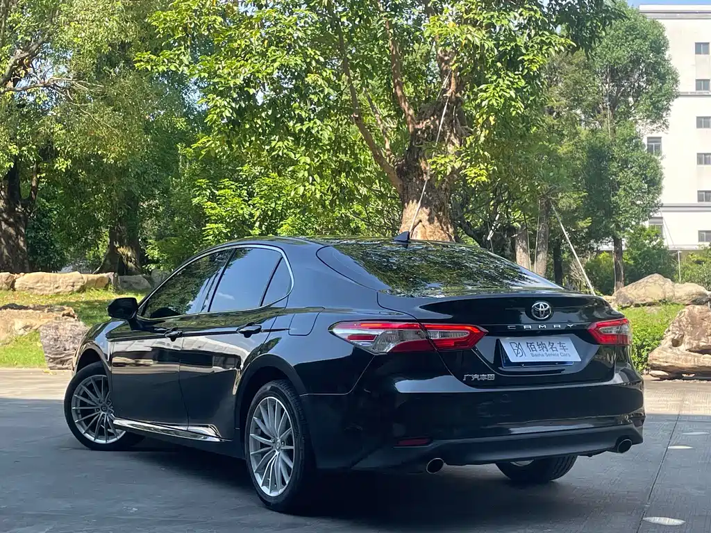 Toyota Camry — миниатюра 10