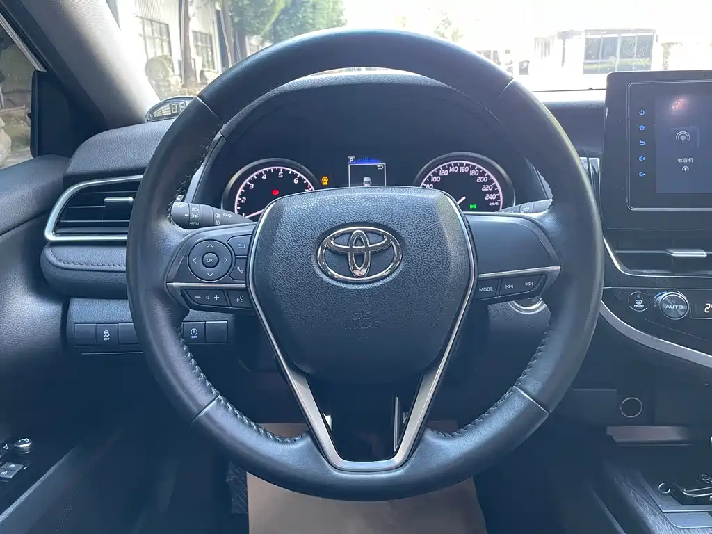Toyota Camry — миниатюра 16