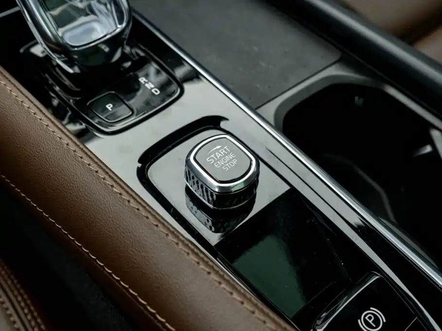 Volvo XC90 PHEV — миниатюра 17
