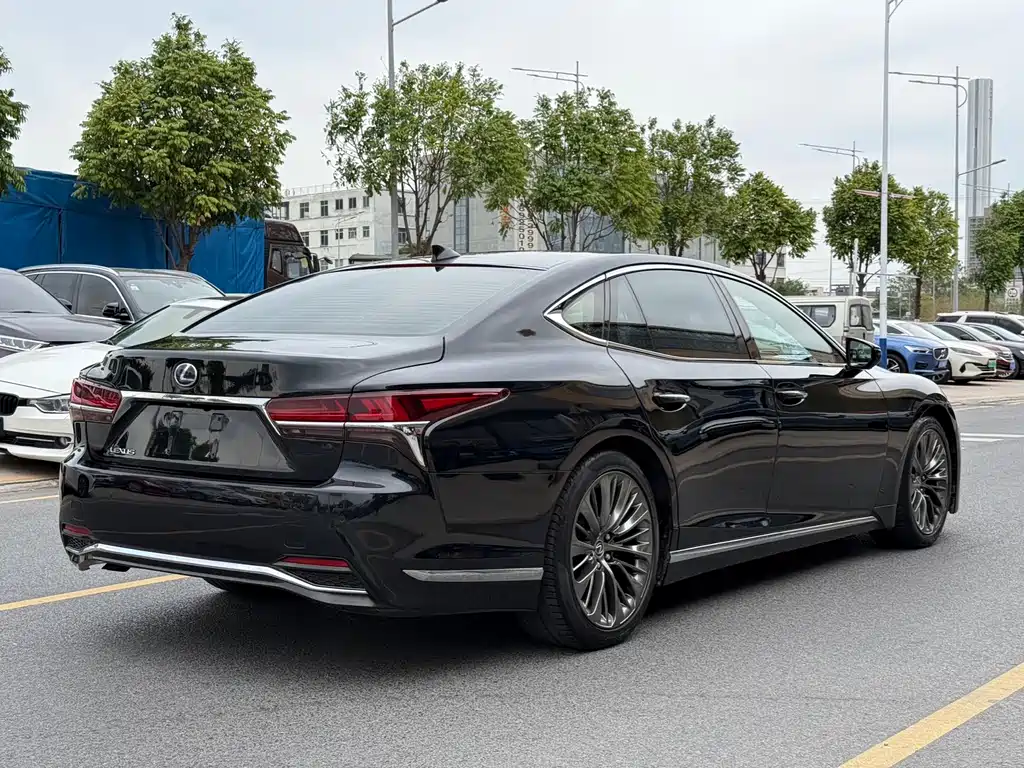 LEXUS LS