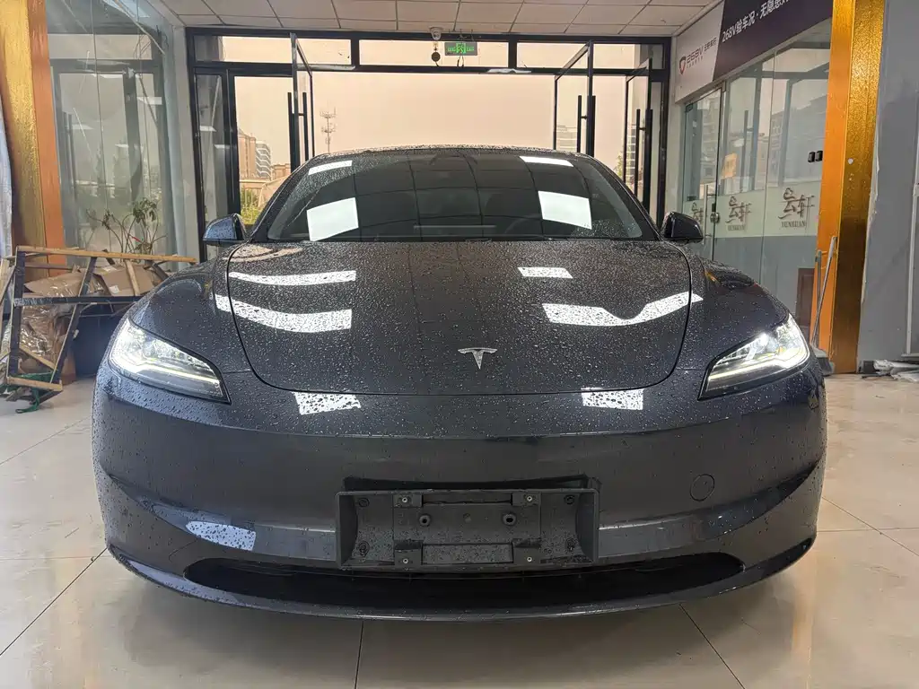 Tesla Model 3 — миниатюра 2