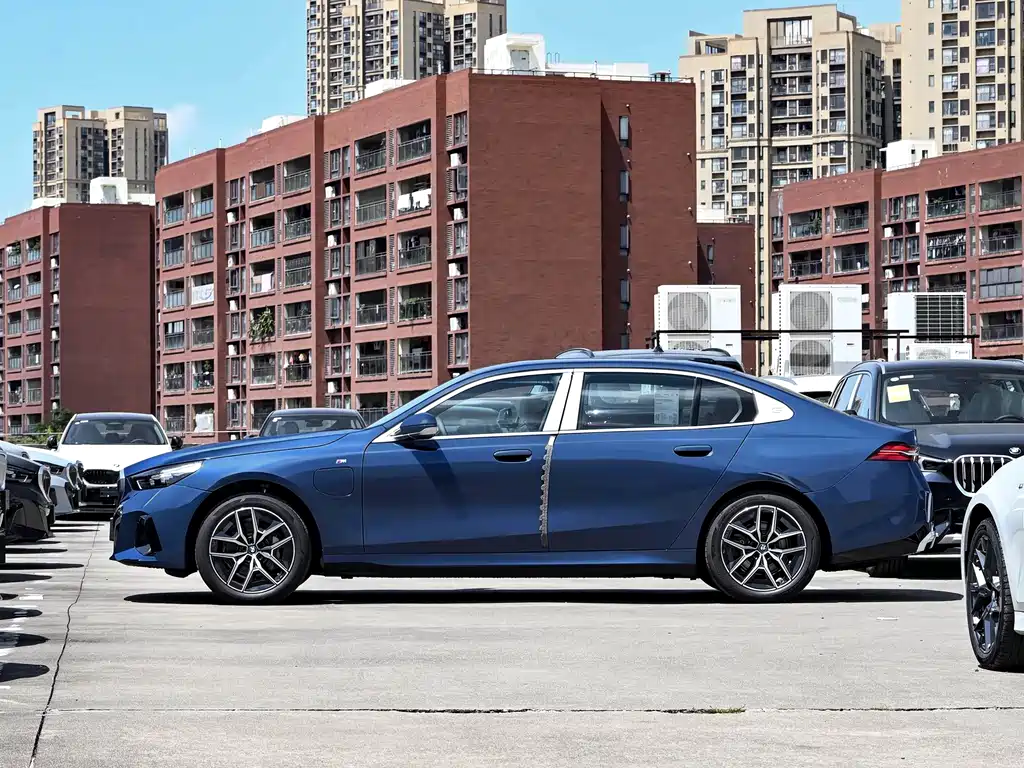 BMW i5 — миниатюра 9
