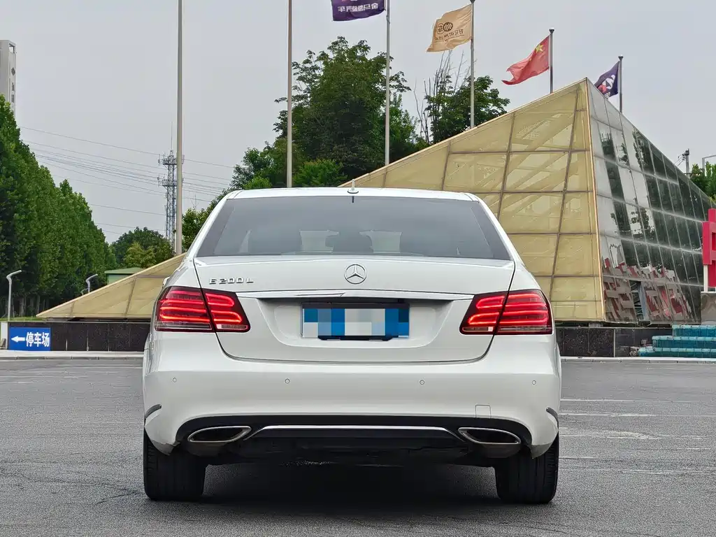 Mercedes-Benz E-Class — миниатюра 5