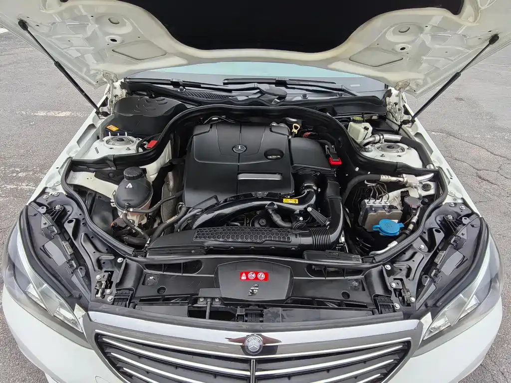 Mercedes-Benz E-Class — миниатюра 11