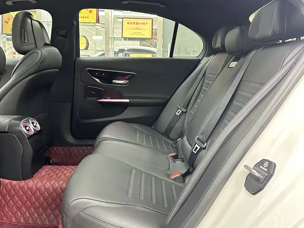 Mercedes-Benz C-Class — миниатюра 9