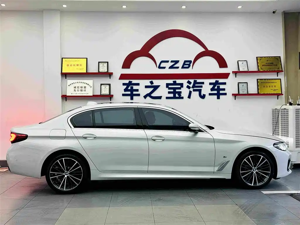 BMW 5 Series — миниатюра 8