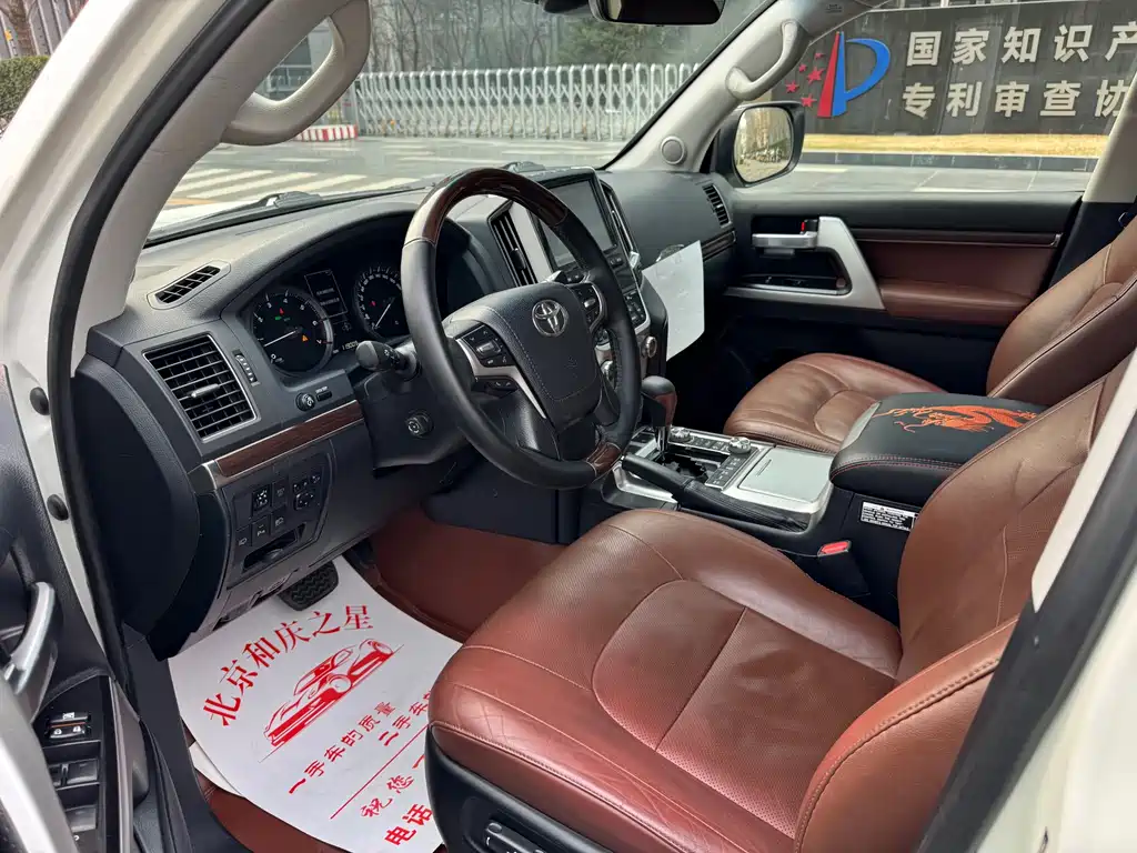 Toyota Land Cruiser 2017 5.7L