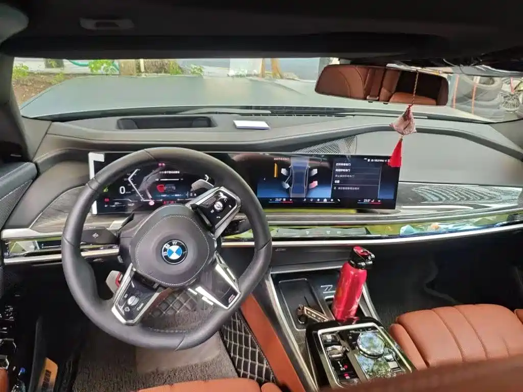BMW 7 Series — миниатюра 8
